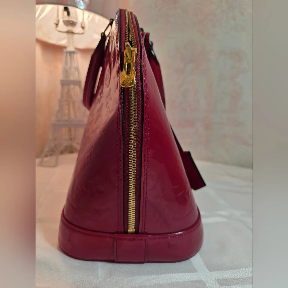 Louis Vuitton Vernis MM Alma. Red. Great Condition. - Picture 6 of 10